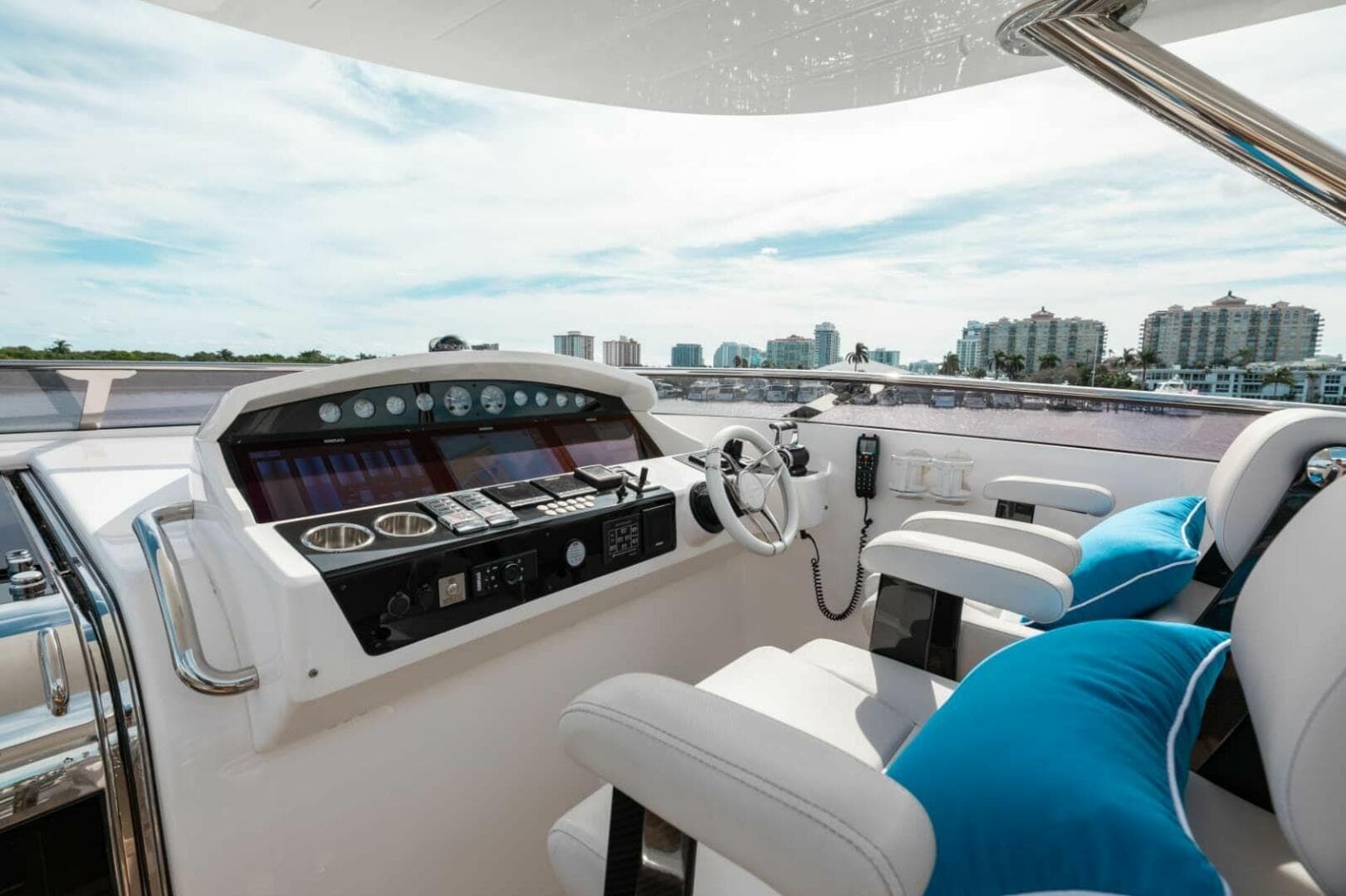 2018 Sunseeker 95 yacht