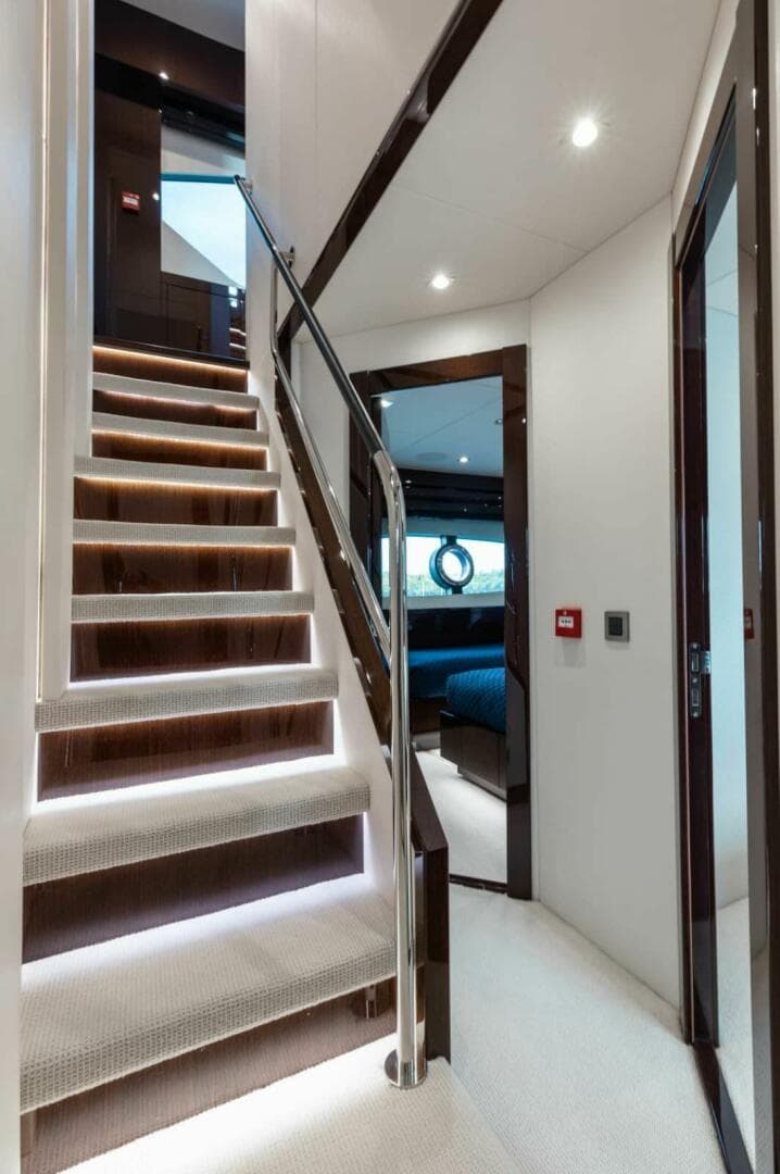 2018 Sunseeker 95 yacht