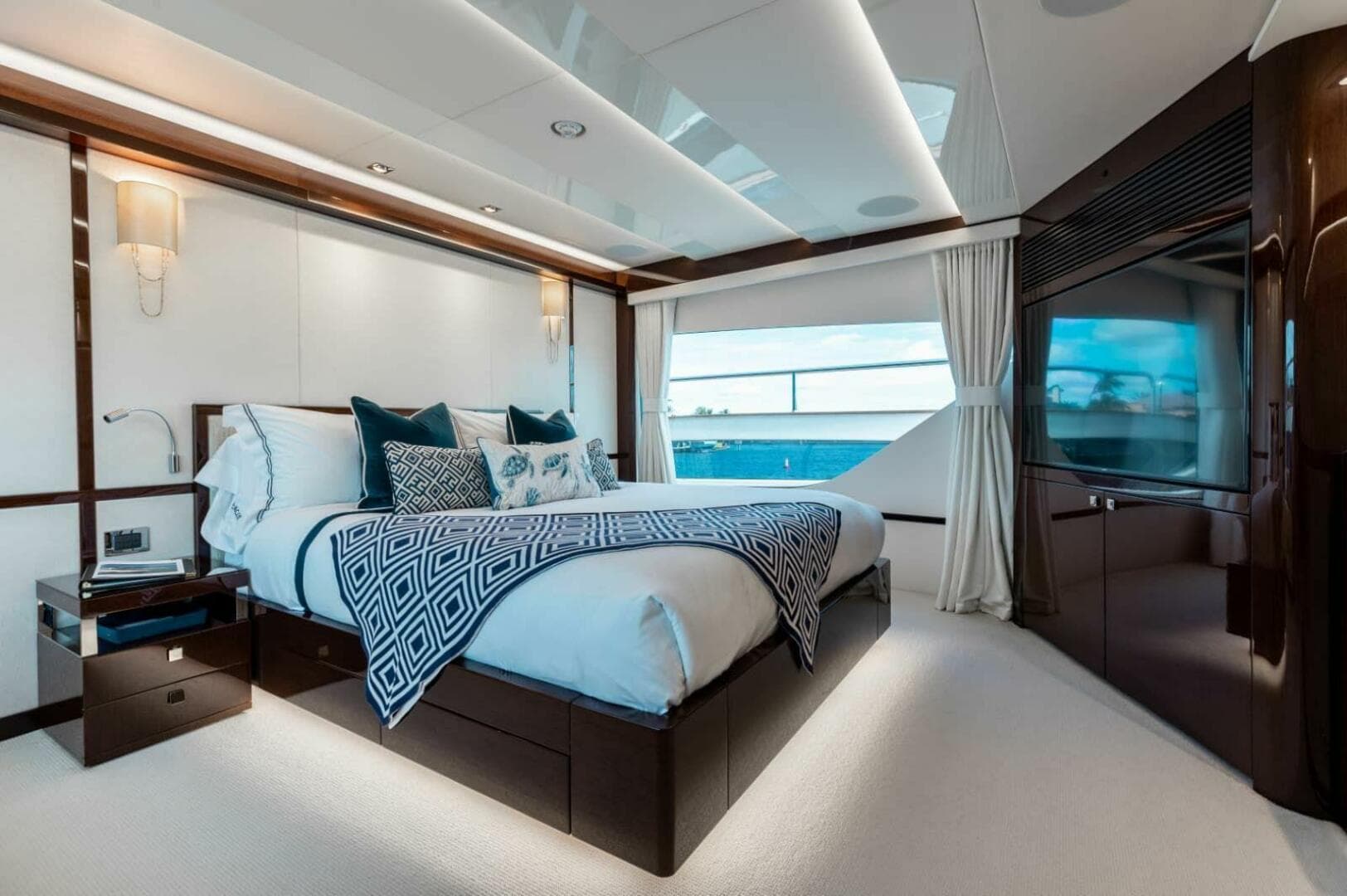2018 Sunseeker 95 yacht