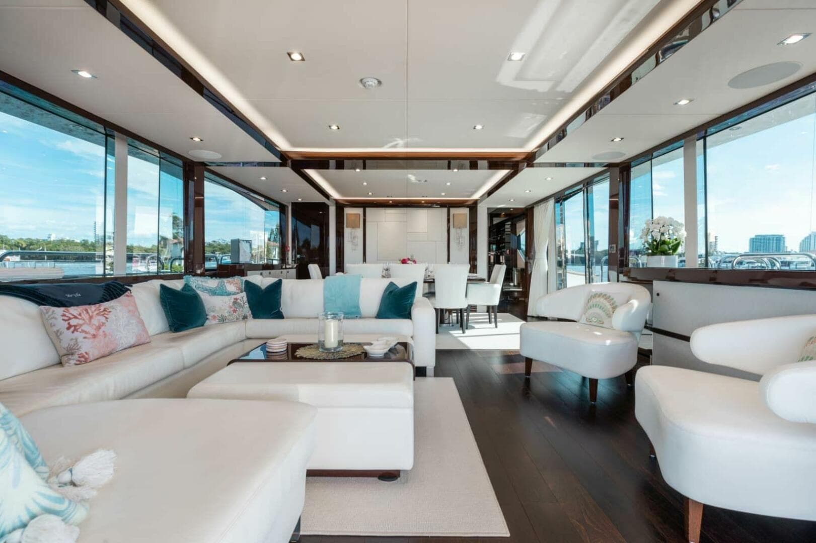 2018 Sunseeker 95 yacht