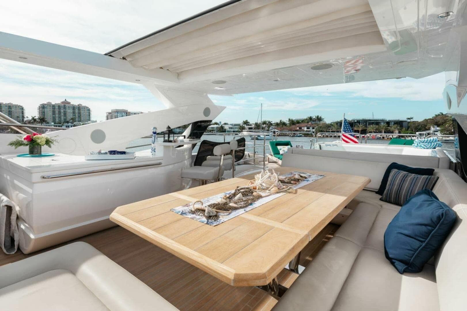 2018 Sunseeker 95 yacht