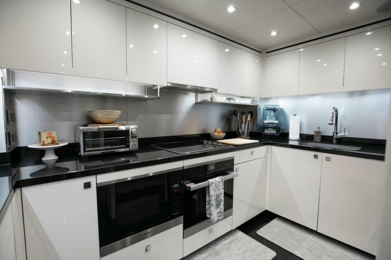 2018 Sunseeker 95 yacht