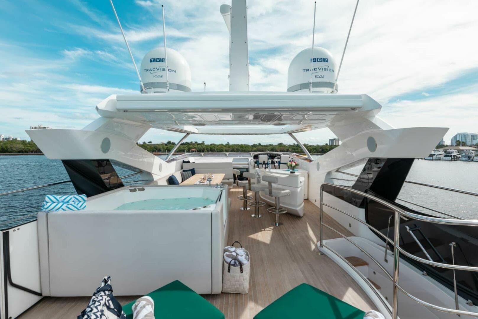 2018 Sunseeker 95 yacht