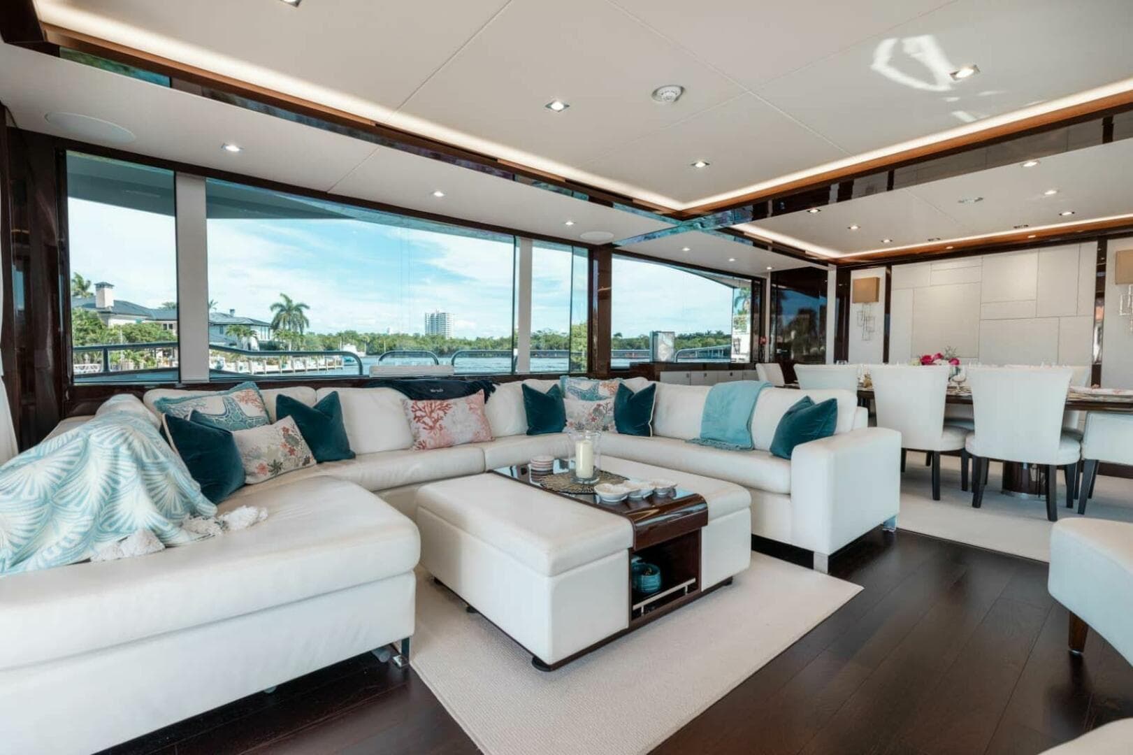 2018 Sunseeker 95 yacht