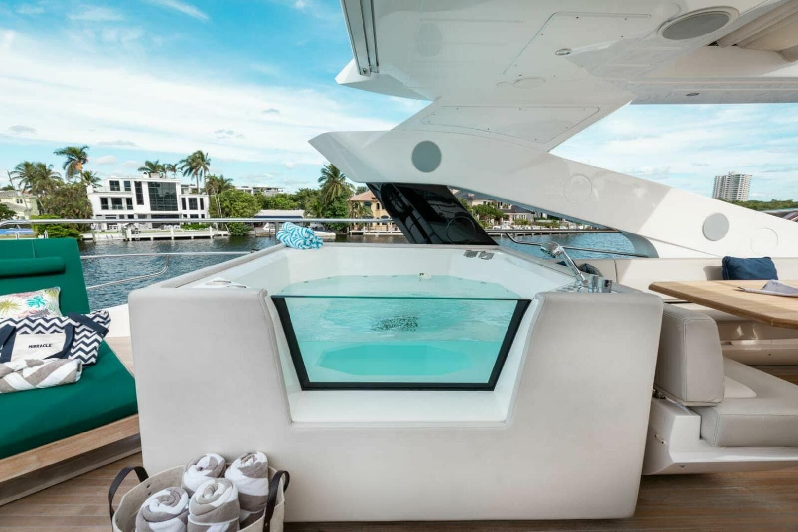 2018 Sunseeker 95 yacht