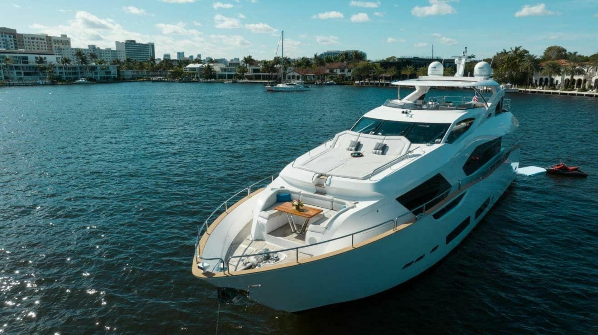 2018 Sunseeker 95 yacht