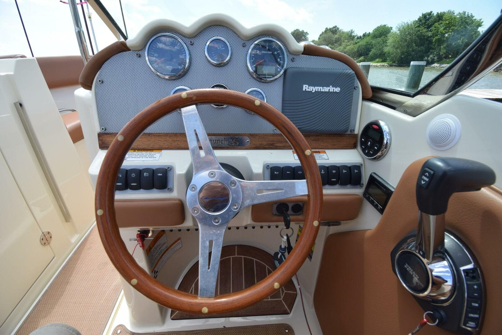 2014 Chris-Craft 25 Launch