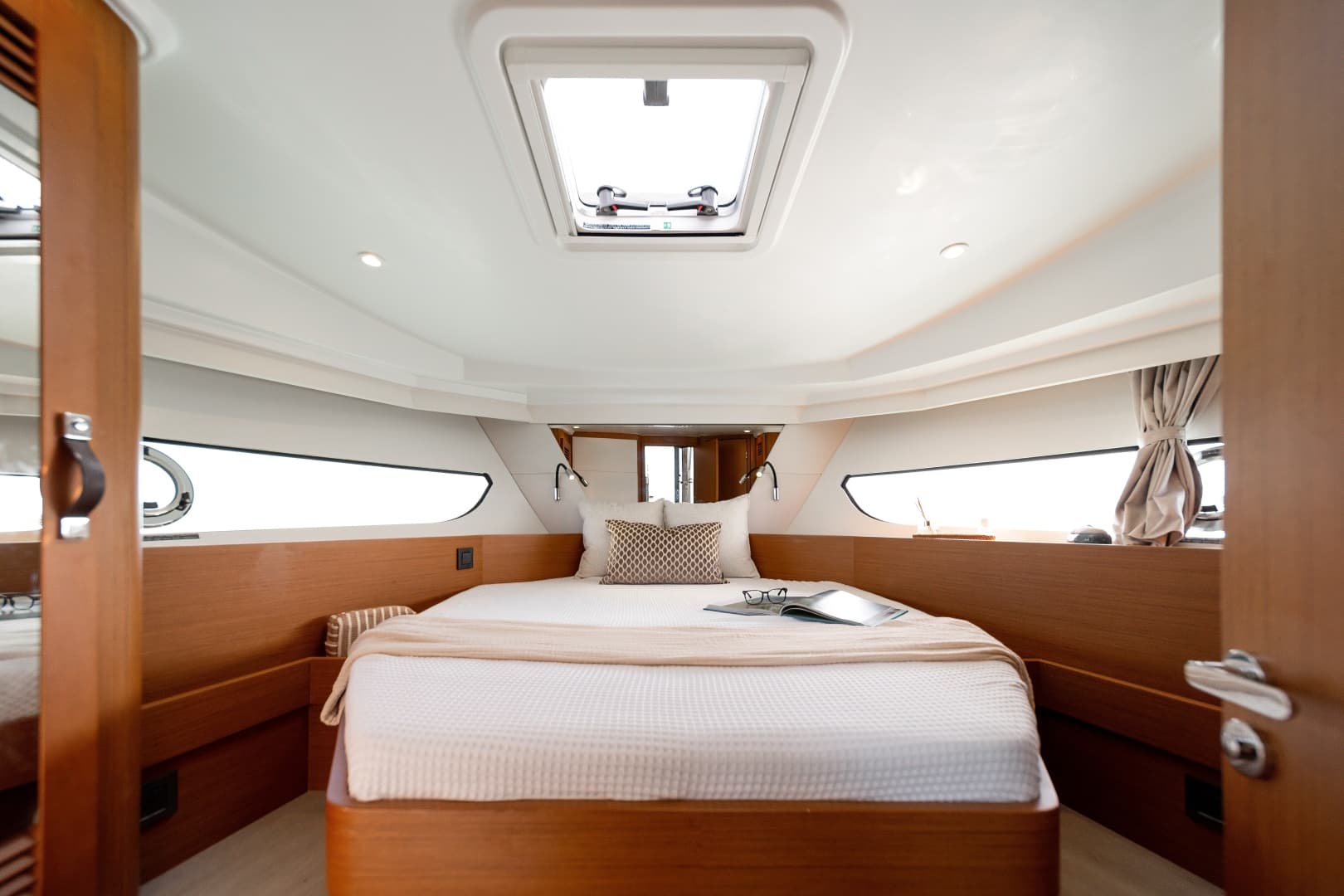 2027 Beneteau Swift Trawler 37