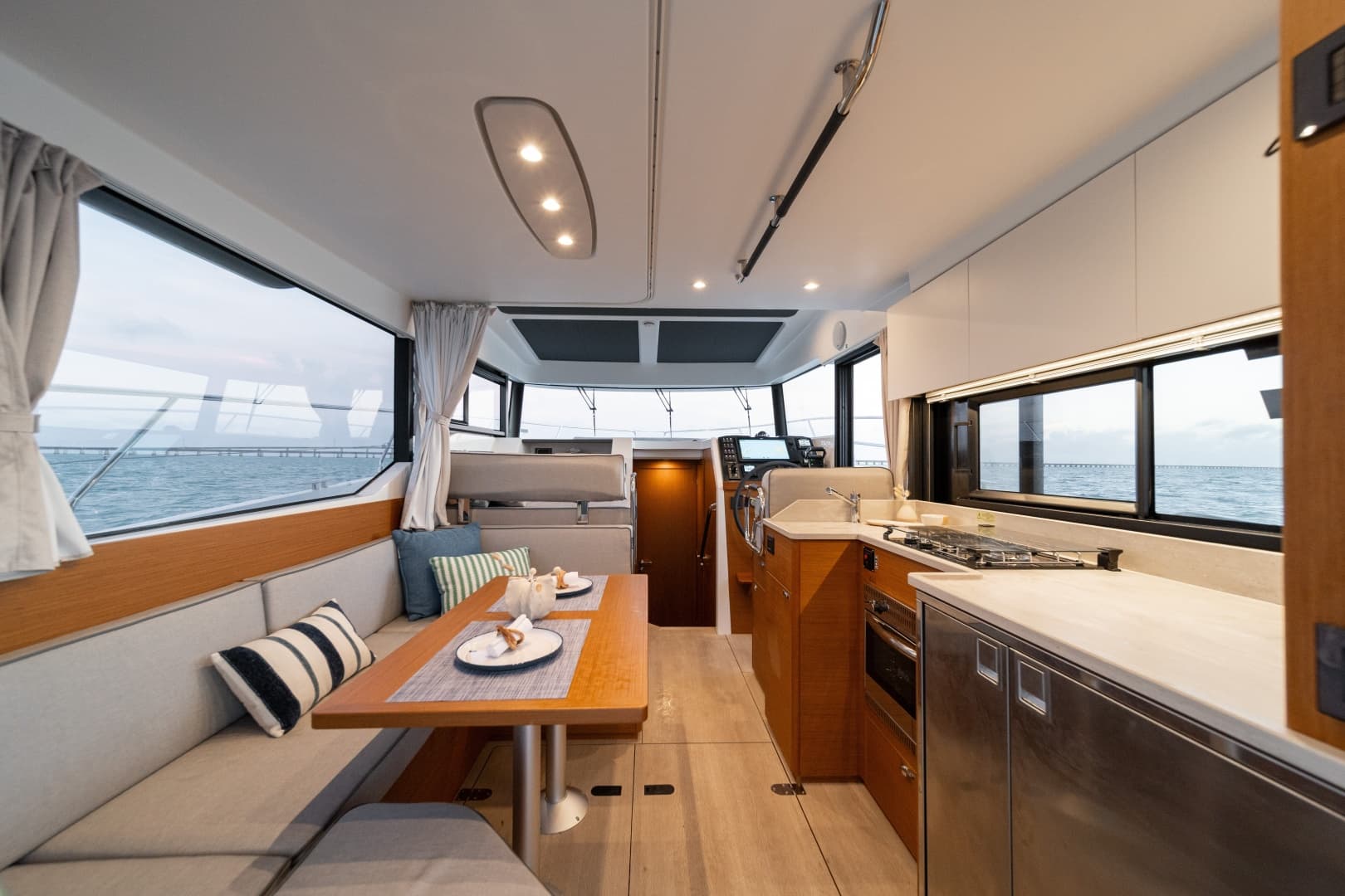 2027 Beneteau Swift Trawler 37