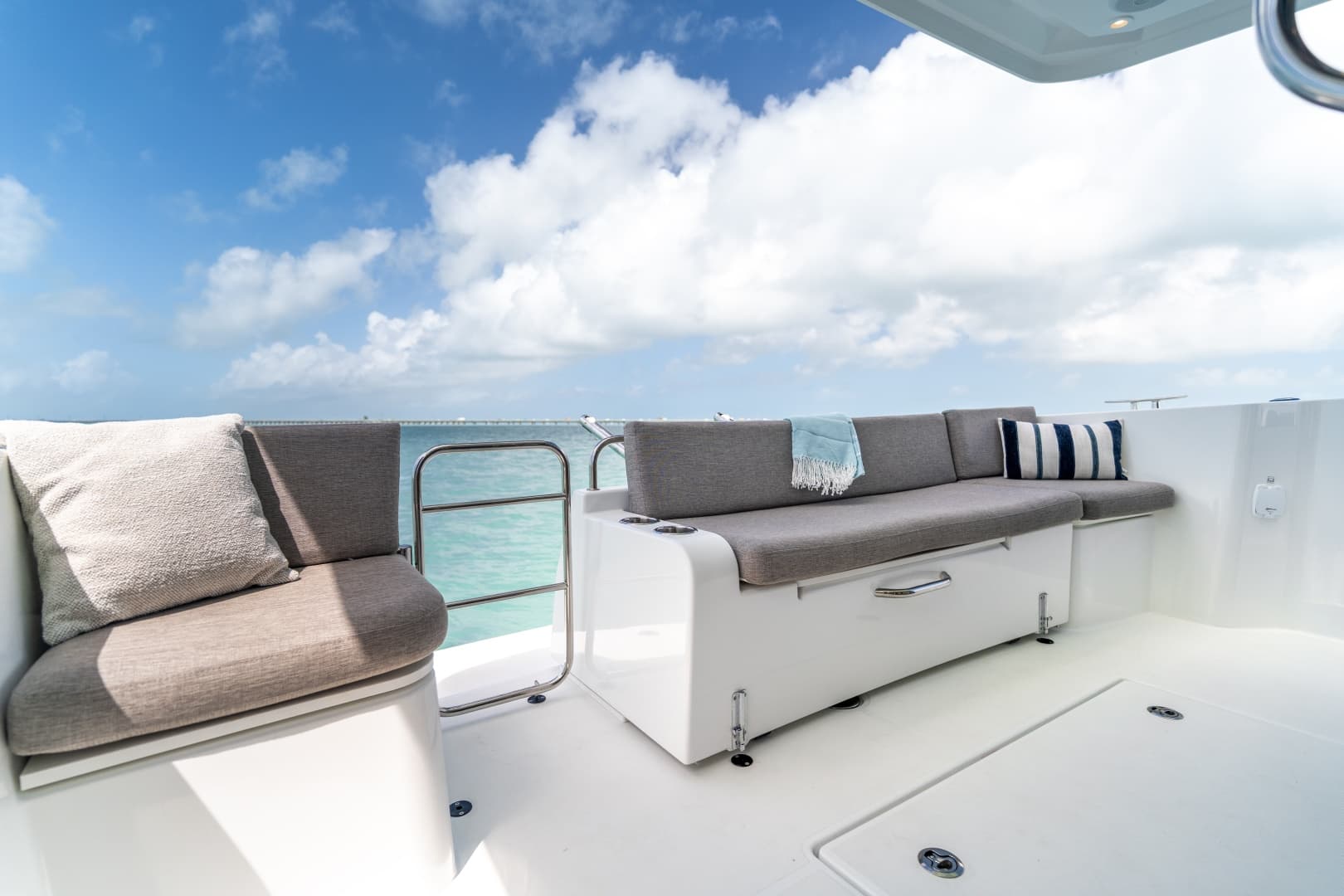 2027 Beneteau Swift Trawler 37