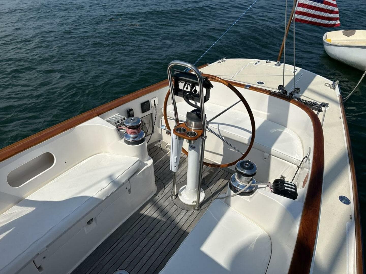 GALLUP, 2011 Alerion 33