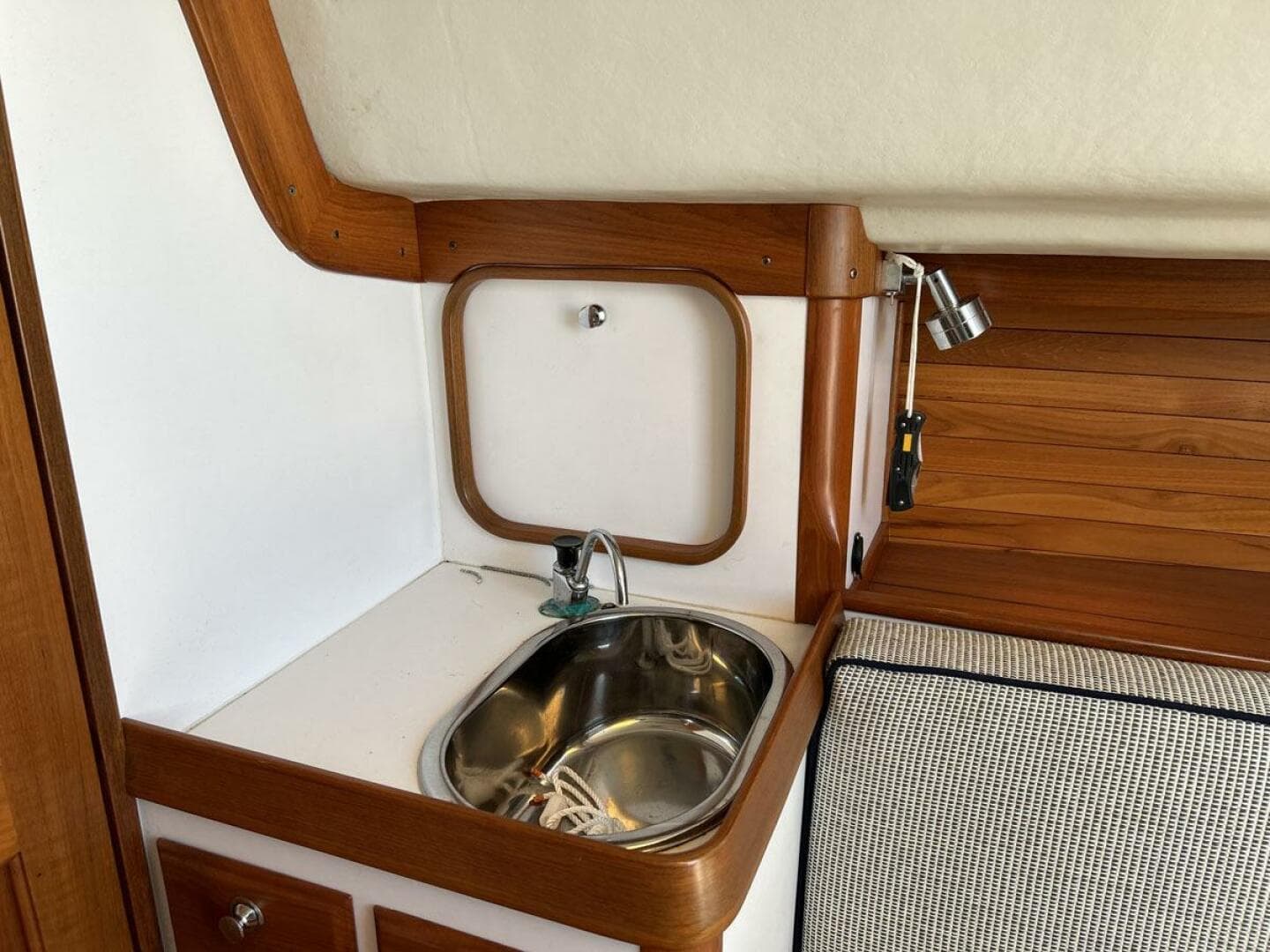 GALLUP, 2011 Alerion 33