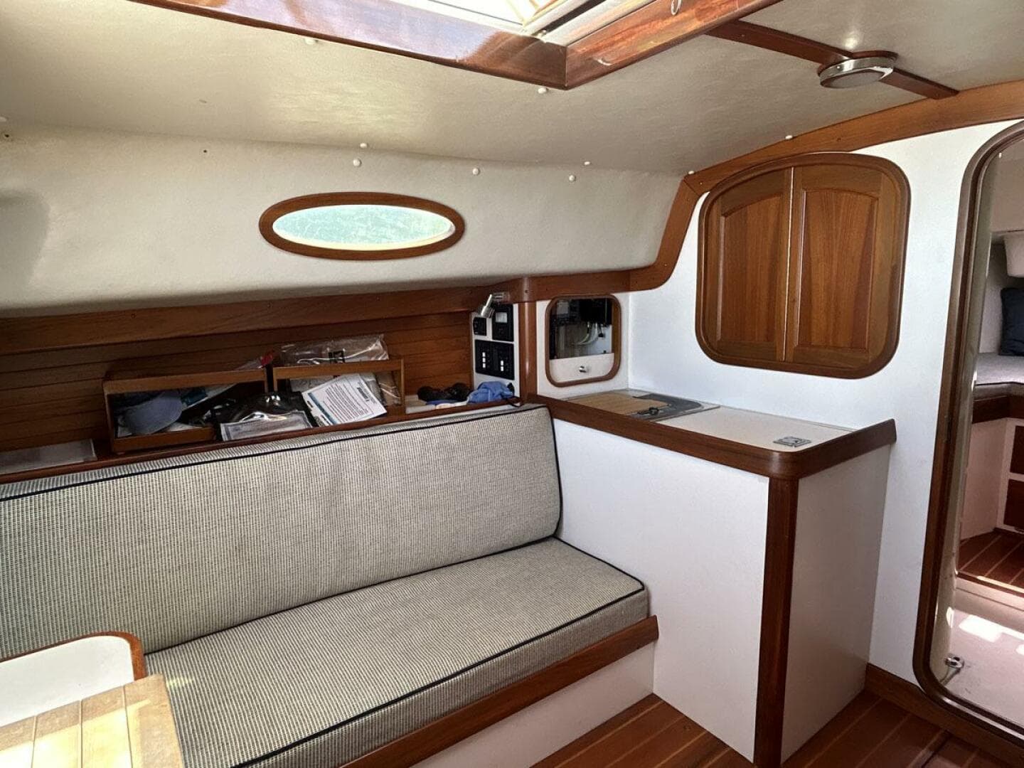 GALLUP, 2011 Alerion 33