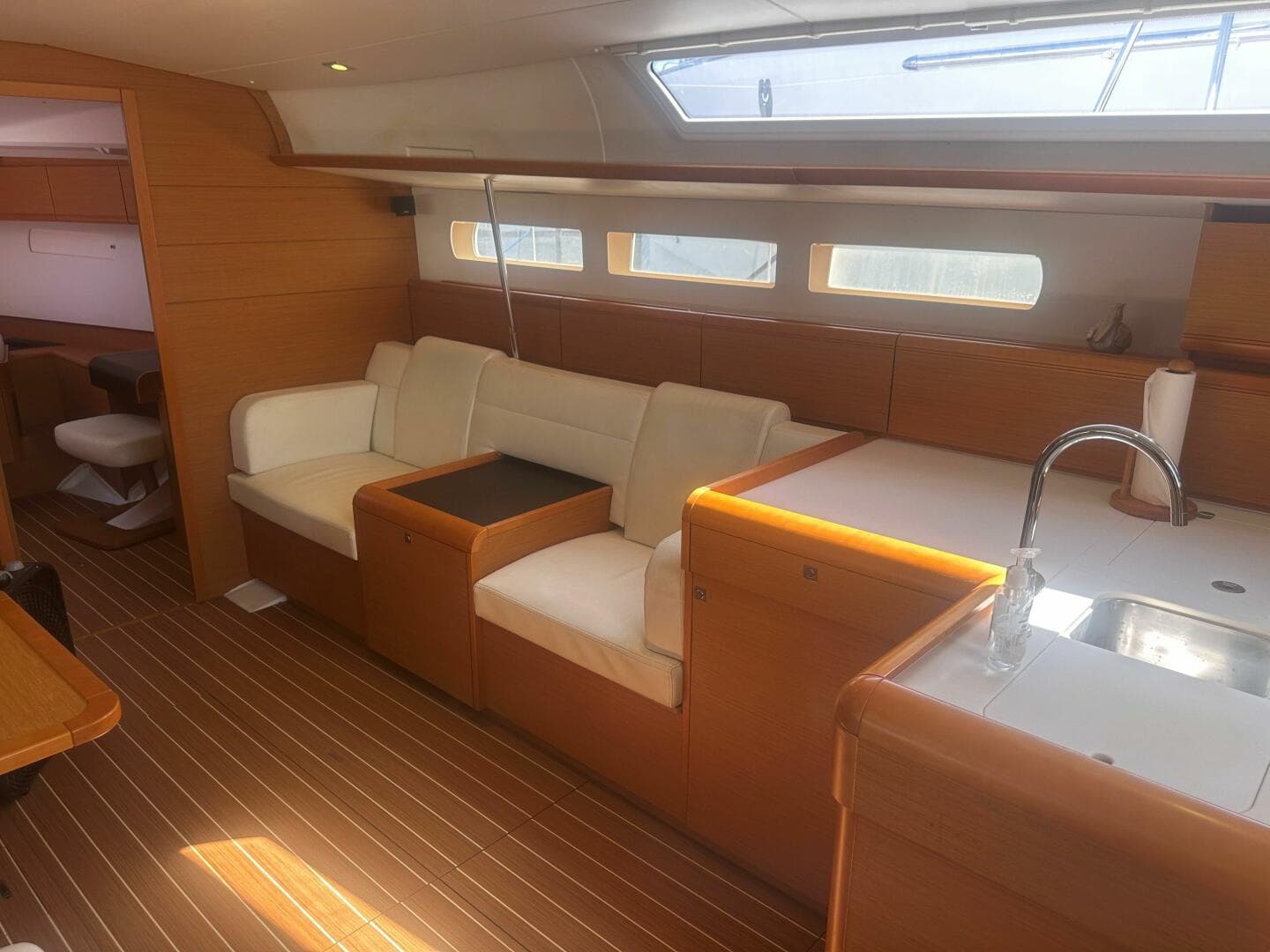 1029 SO509 Starboard Salon Seating