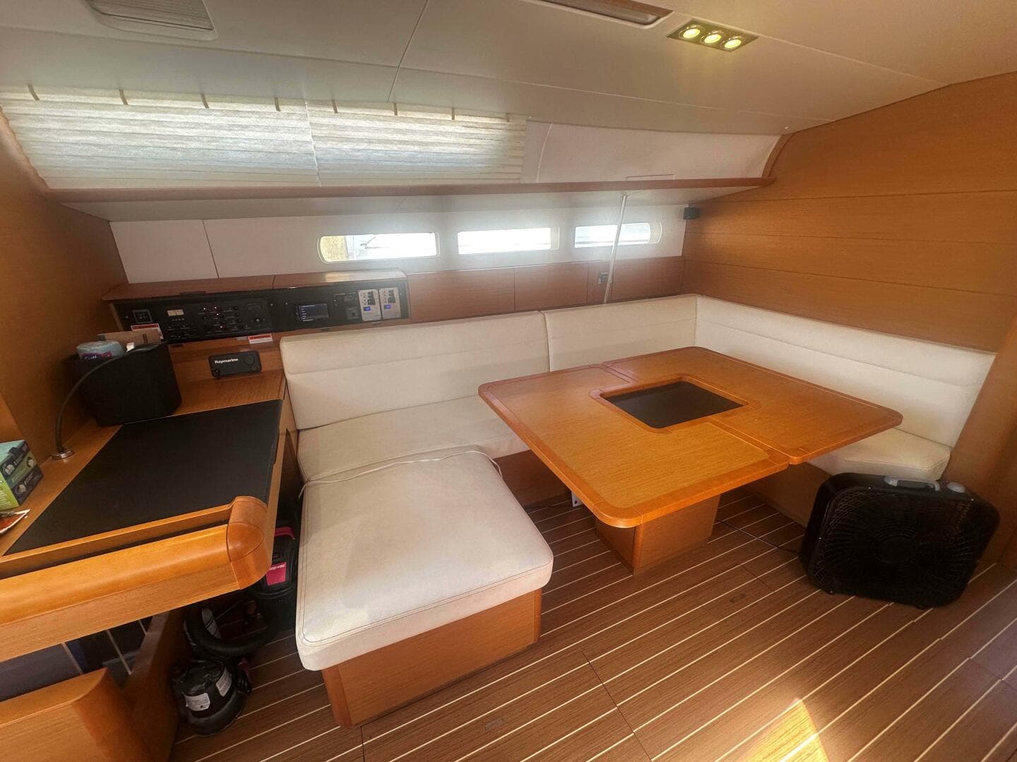 1026 SO509 Salon Dinette