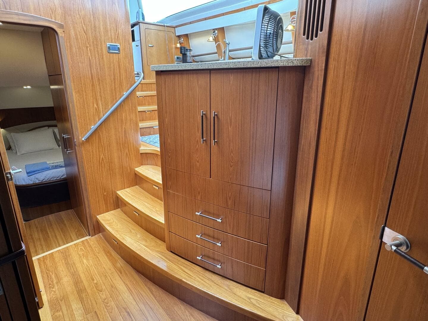 2014 Tiara Yachts 5800 Sovran