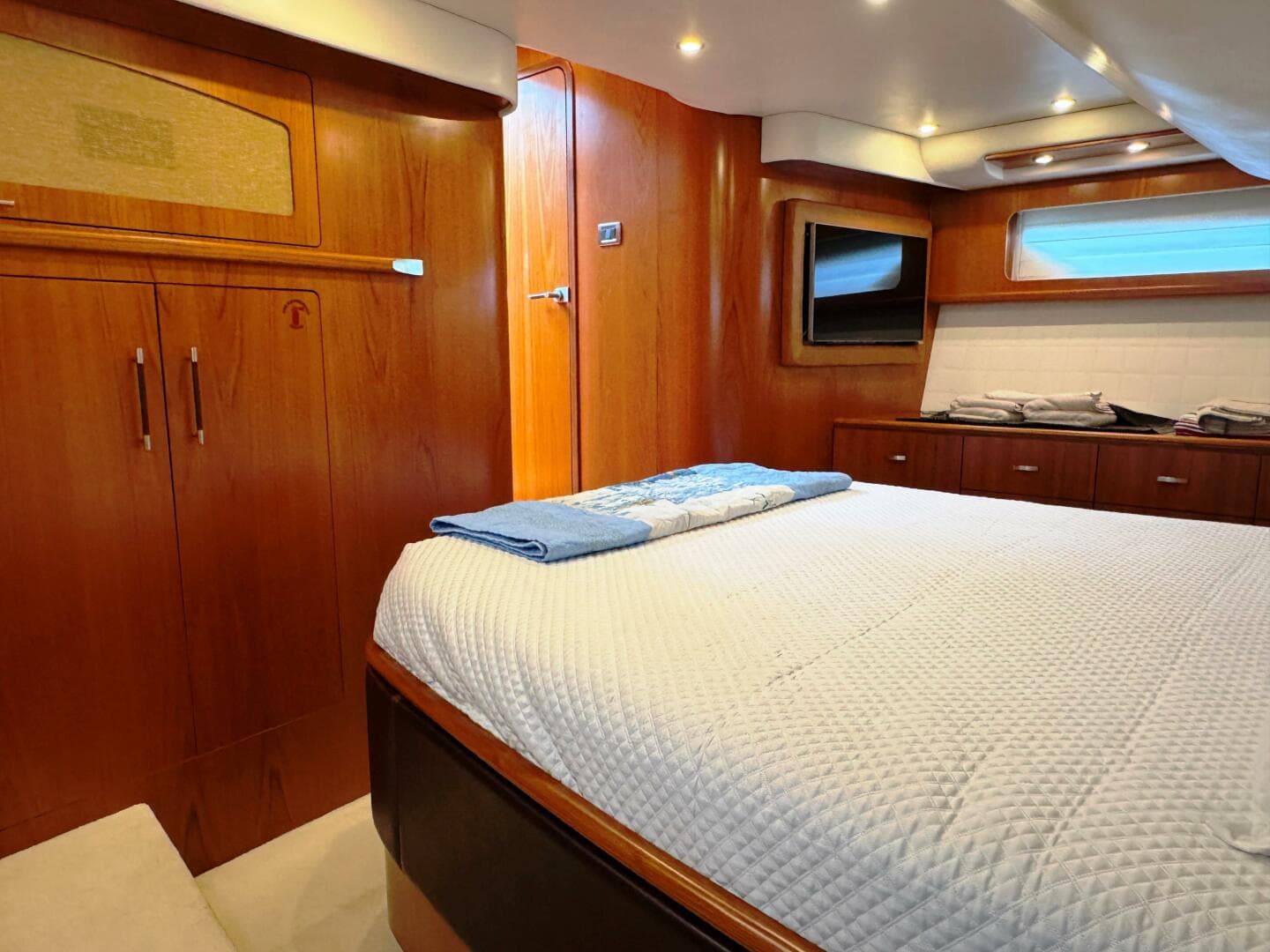 2014 Tiara Yachts 5800 Sovran