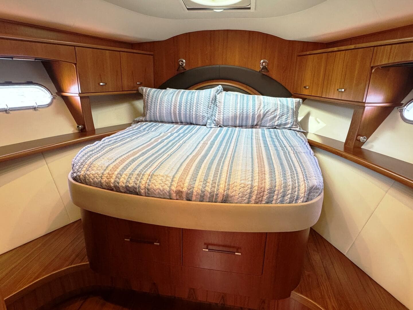 2014 Tiara Yachts 5800 Sovran