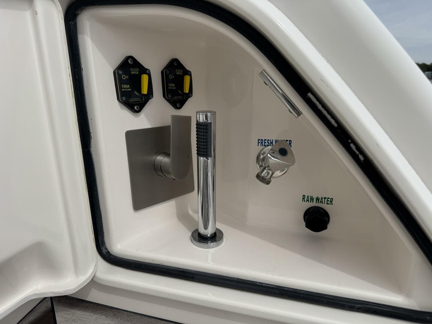 2014 Tiara Yachts 5800 Sovran