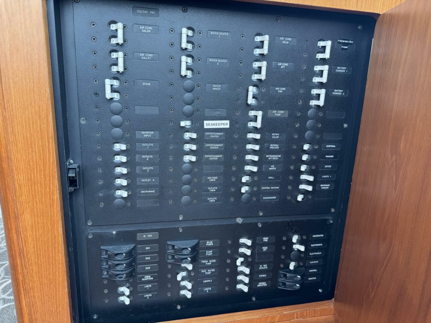 2014 Tiara Yachts 5800 Sovran