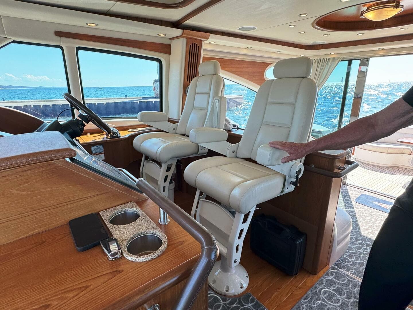 2014 Tiara Yachts 5800 Sovran