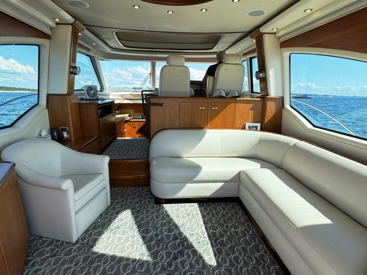 2014 Tiara Yachts 5800 Sovran