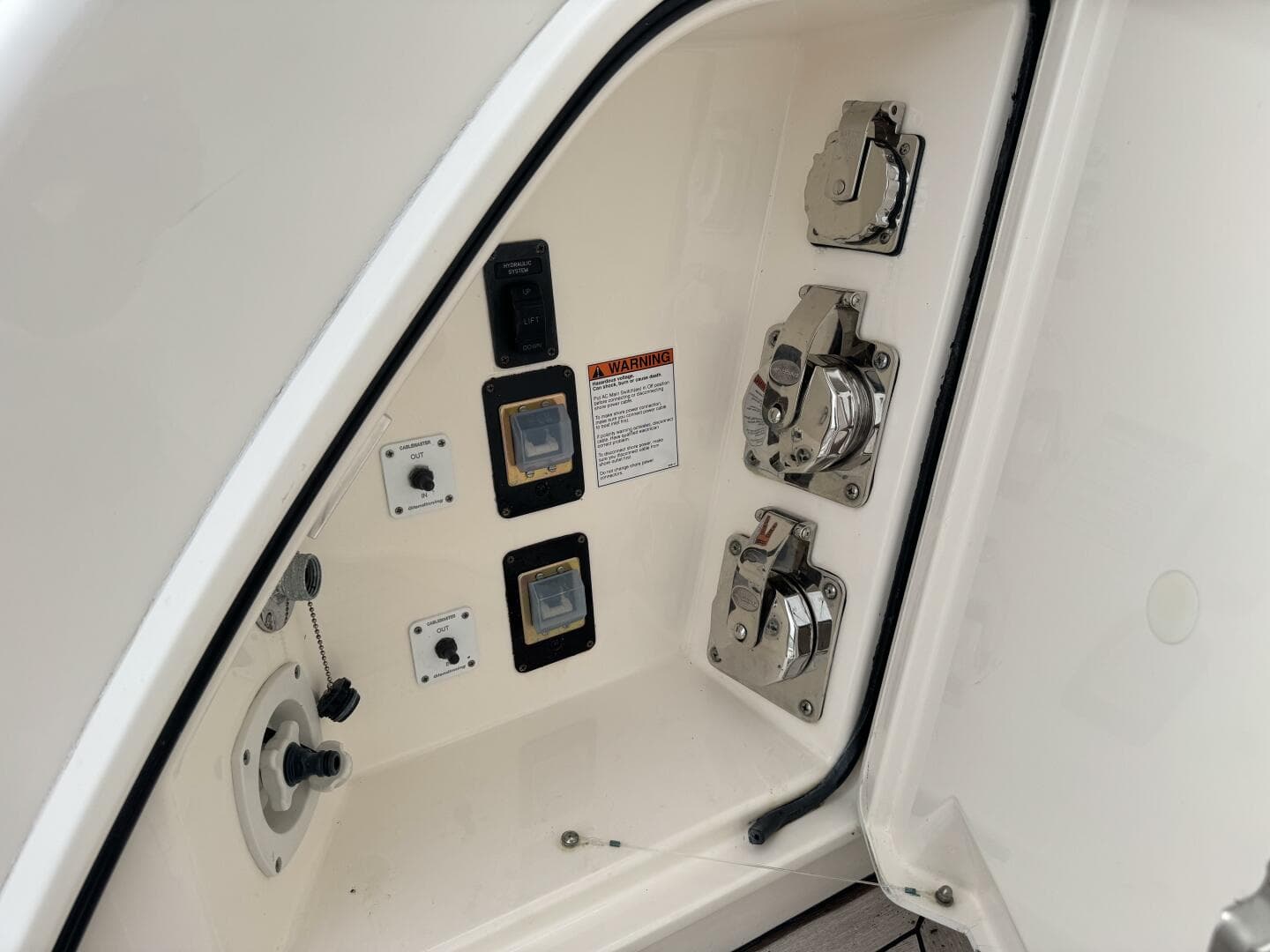 2014 Tiara Yachts 5800 Sovran