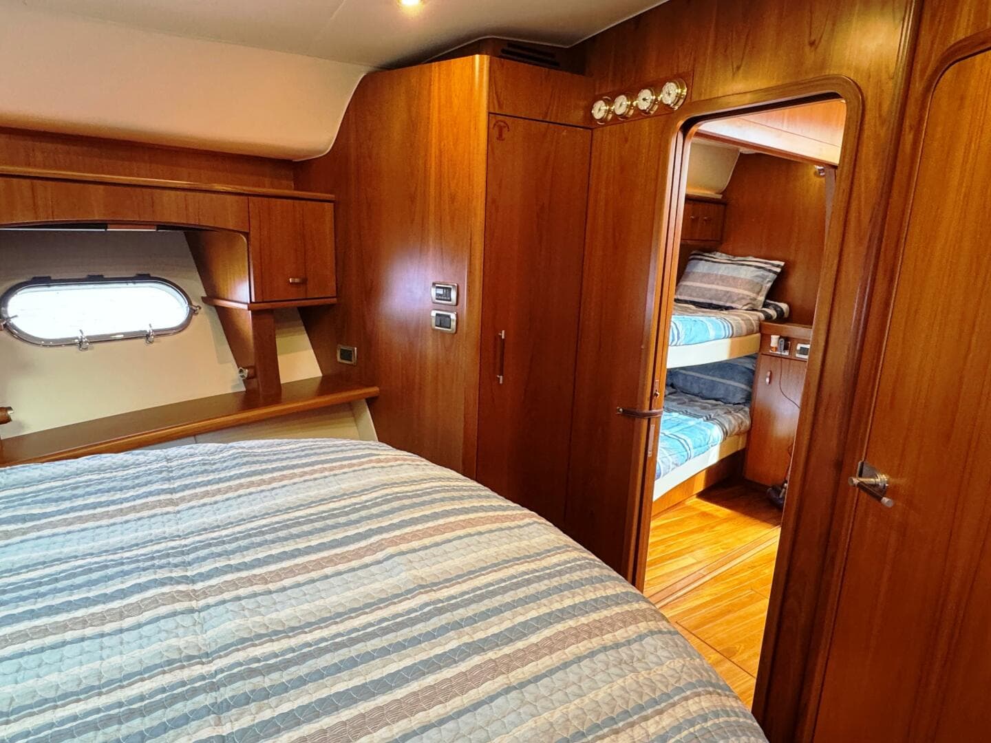 2014 Tiara Yachts 5800 Sovran