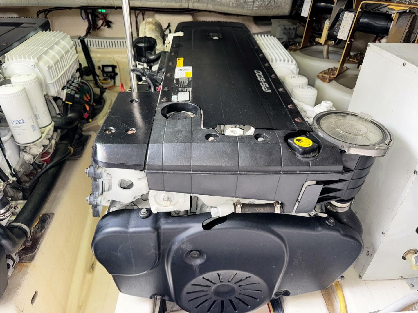 2014 Tiara Yachts 5800 Sovran