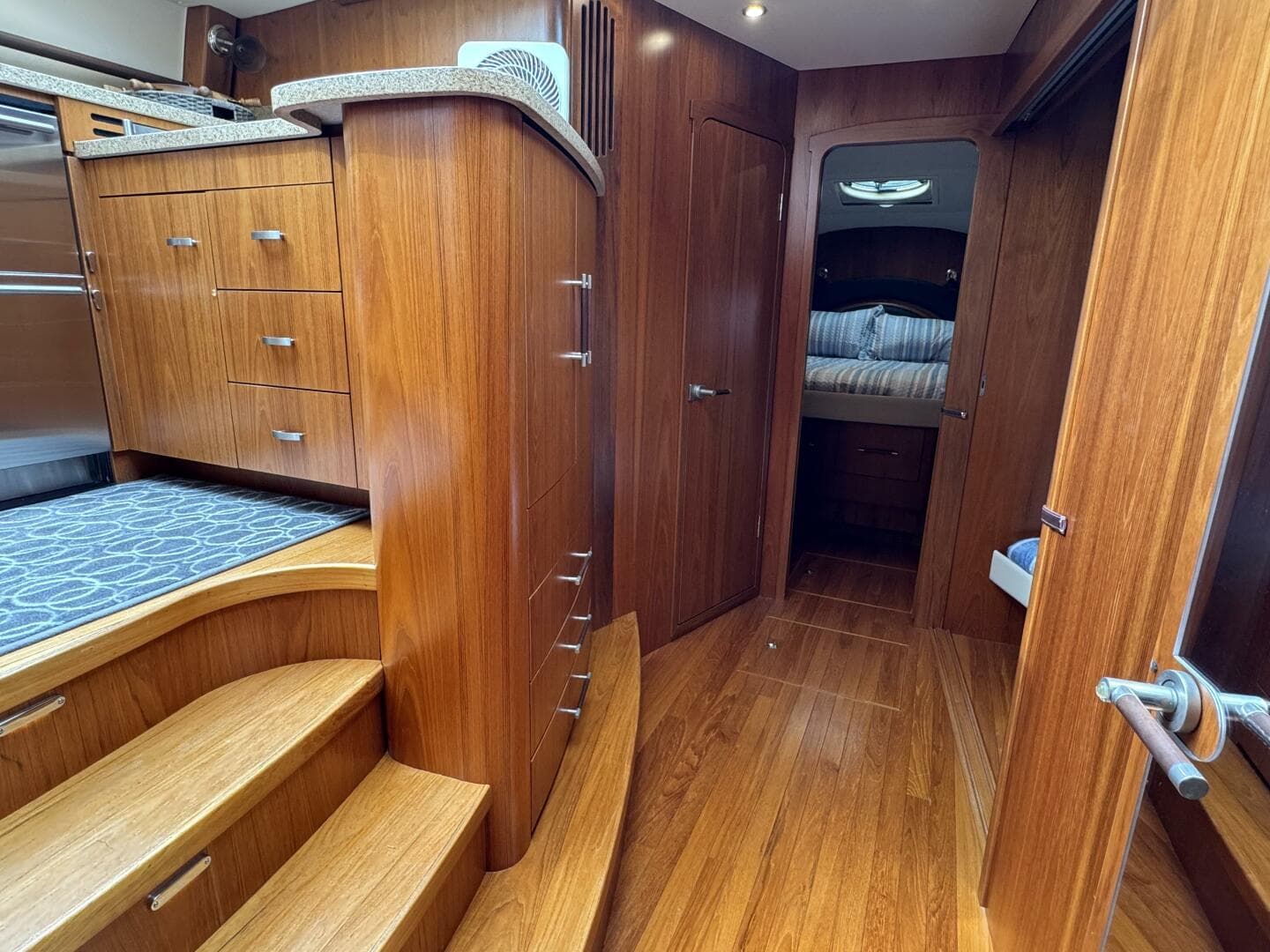 2014 Tiara Yachts 5800 Sovran