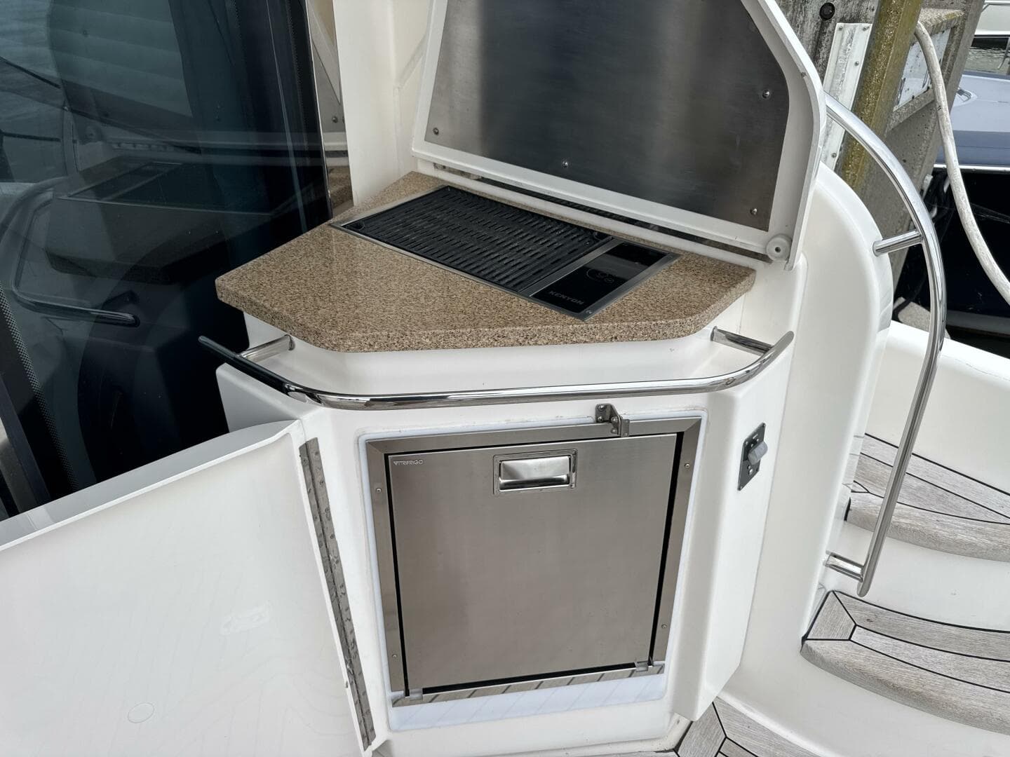 2014 Tiara Yachts 5800 Sovran