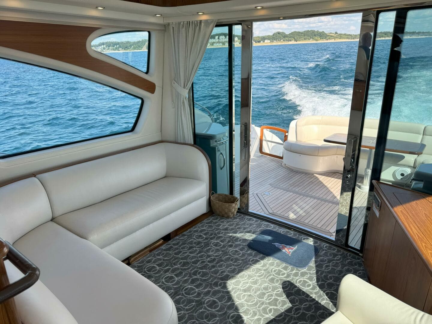 2014 Tiara Yachts 5800 Sovran