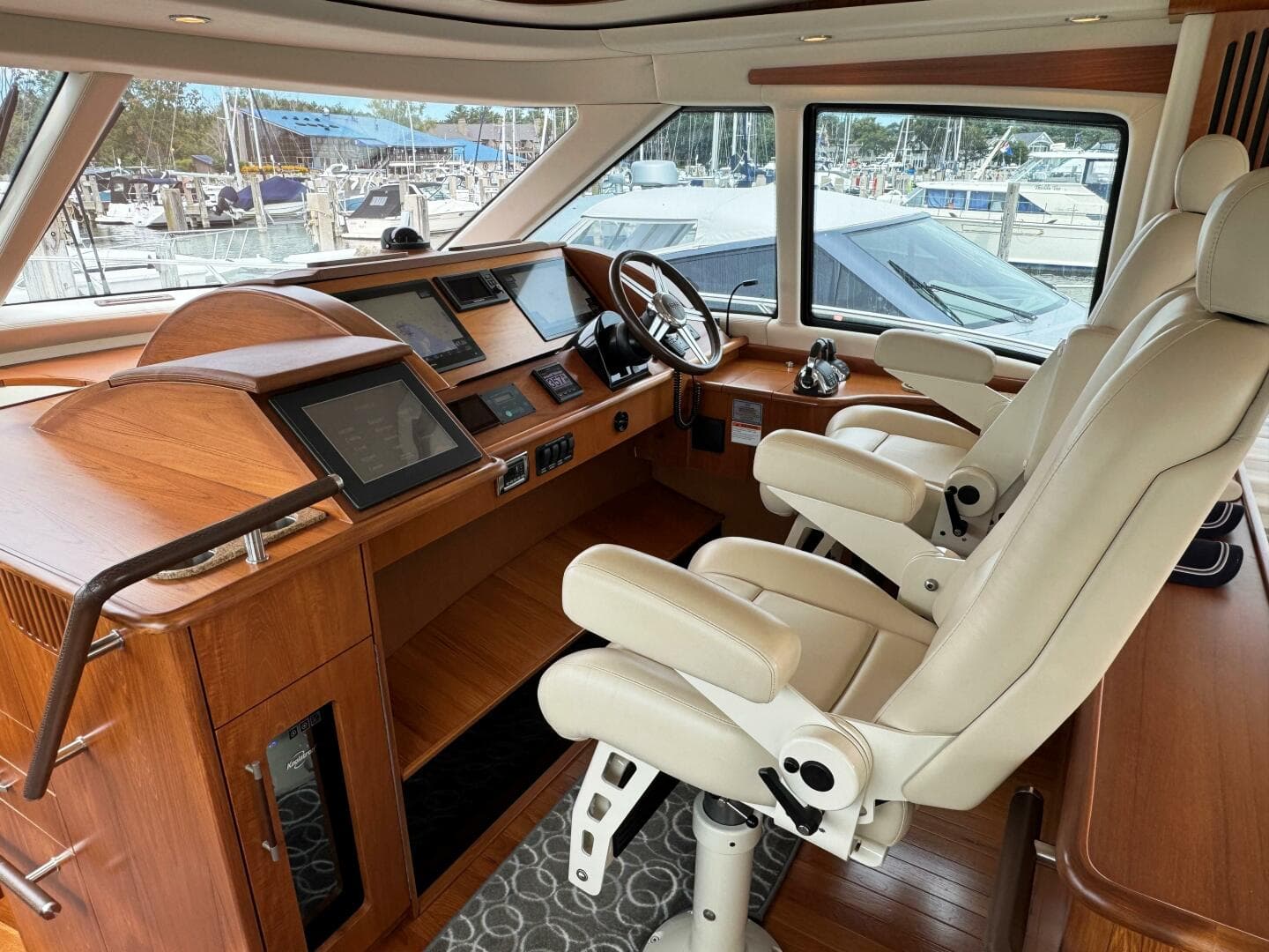 2014 Tiara Yachts 5800 Sovran