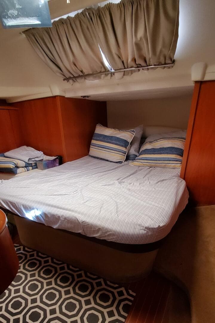 2001 Moody 42 Center Cockpit