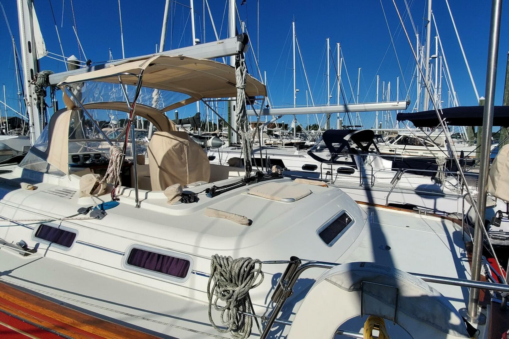 2001 Moody 42 Center Cockpit