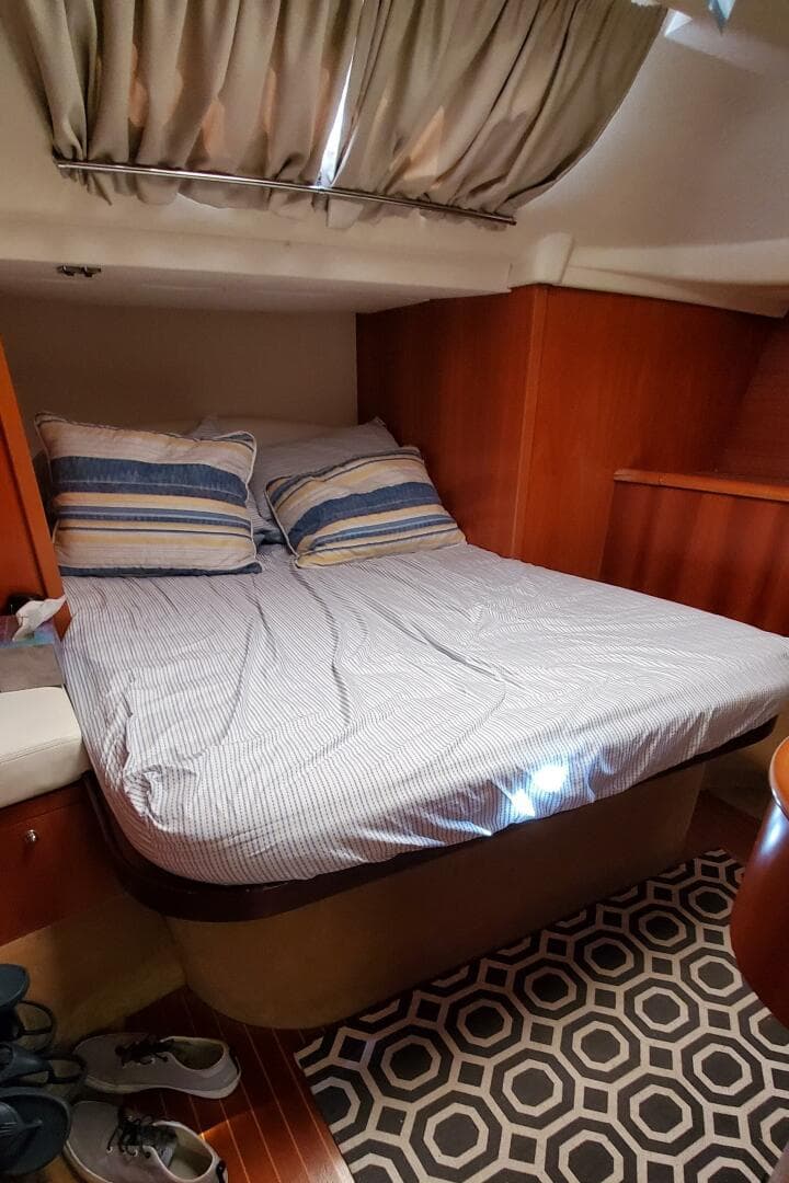 2001 Moody 42 Center Cockpit