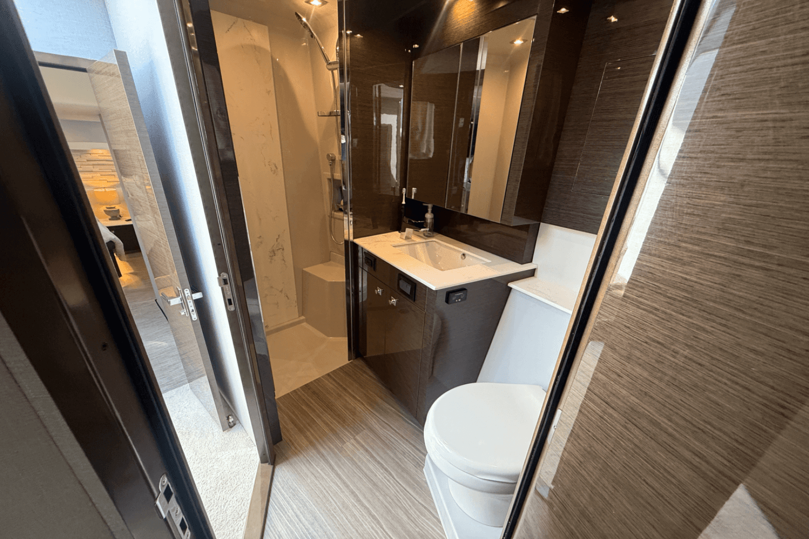 2020 Cruisers Yachts 50 CANTIUS