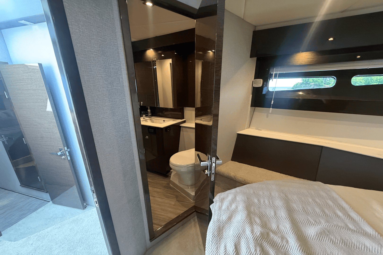 2020 Cruisers Yachts 50 CANTIUS