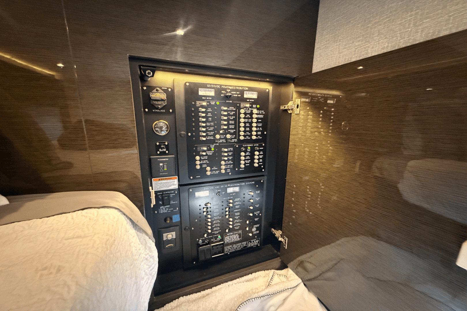 2020 Cruisers Yachts 50 CANTIUS