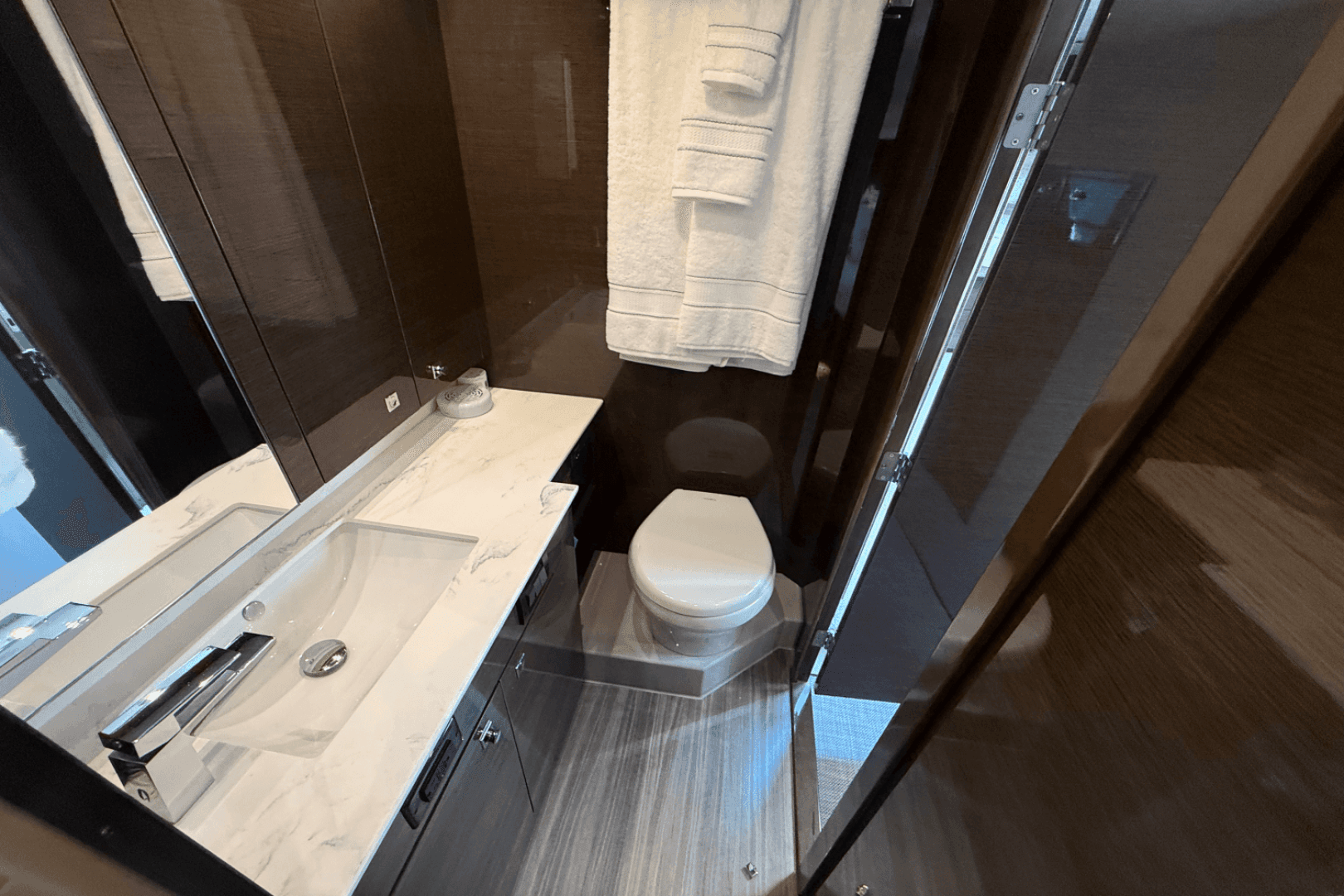 2020 Cruisers Yachts 50 CANTIUS