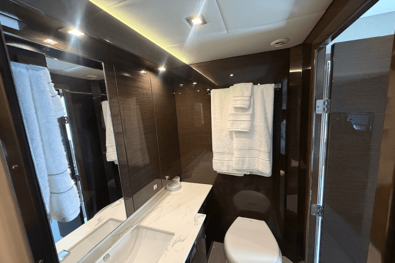 2020 Cruisers Yachts 50 CANTIUS