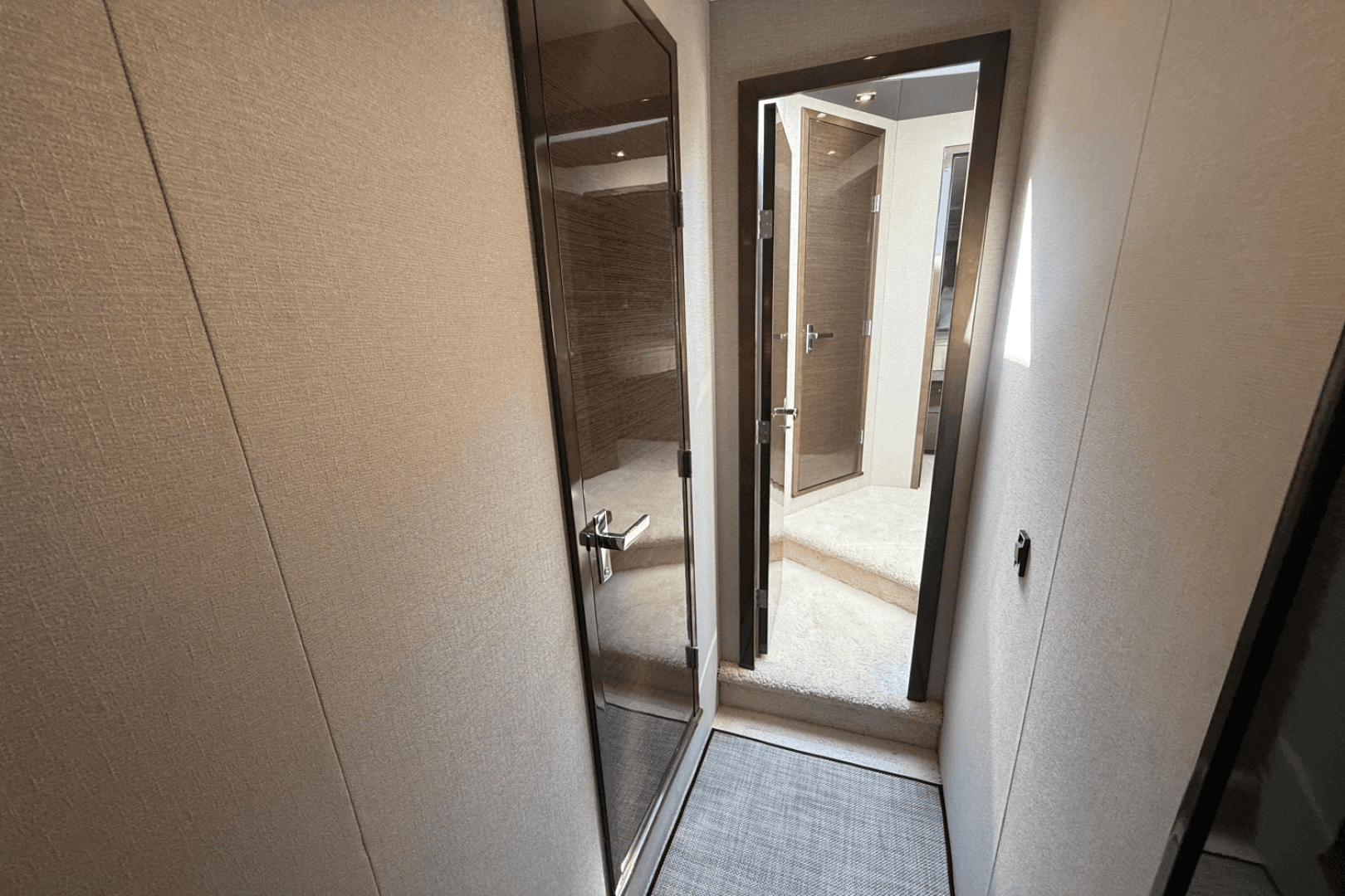 2020 Cruisers Yachts 50 CANTIUS