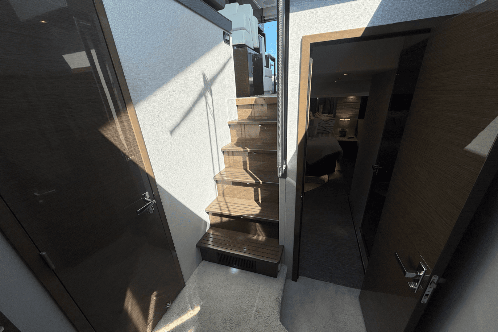 2020 Cruisers Yachts 50 CANTIUS