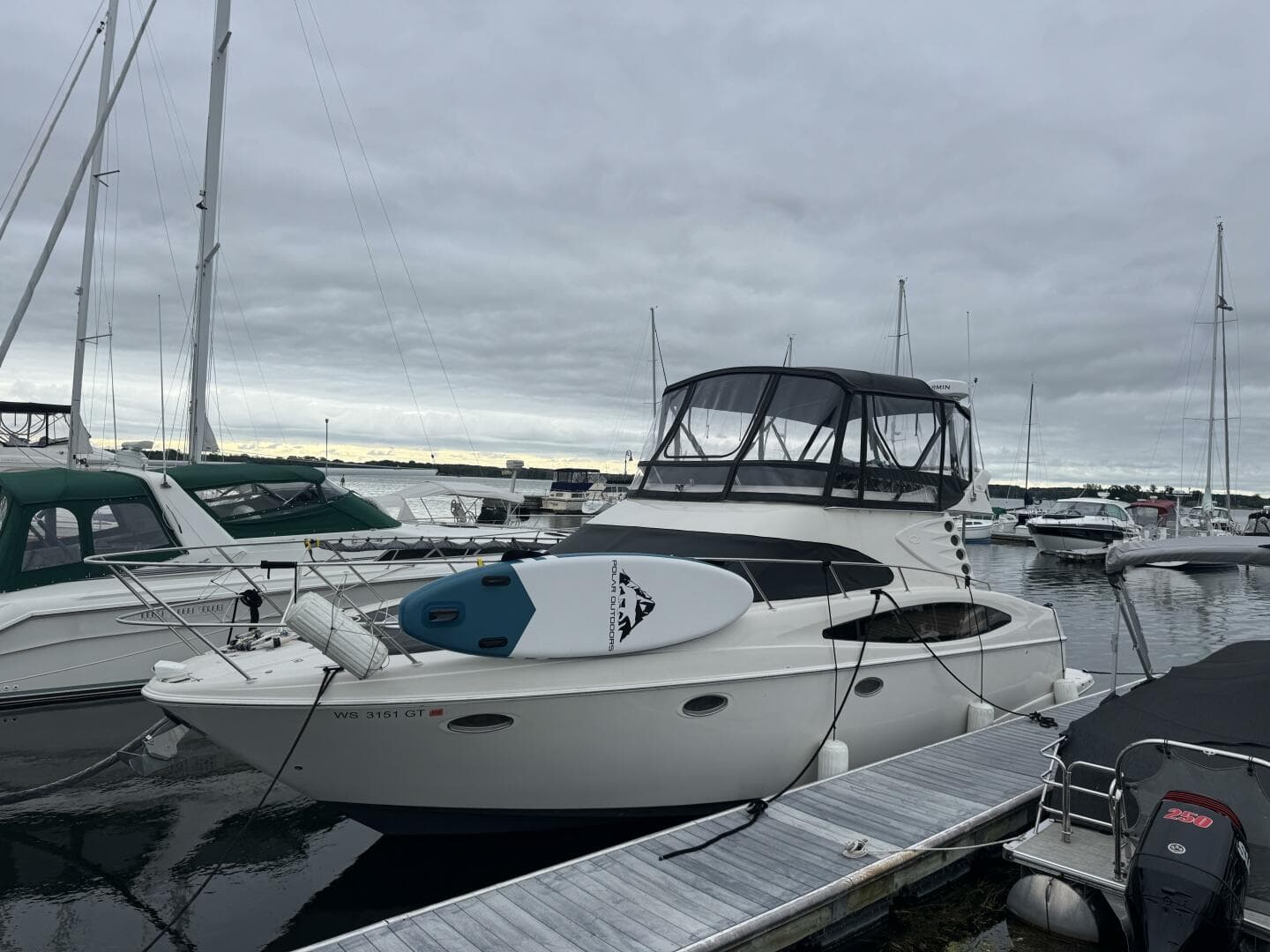 2001 Regal 3780 Commodore