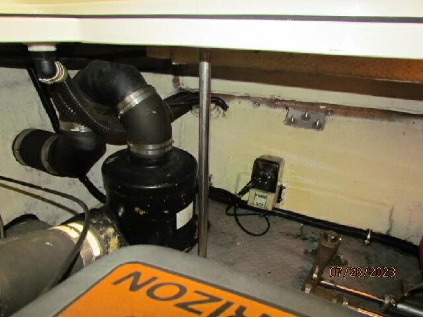 2001 Regal 3780 Commodore