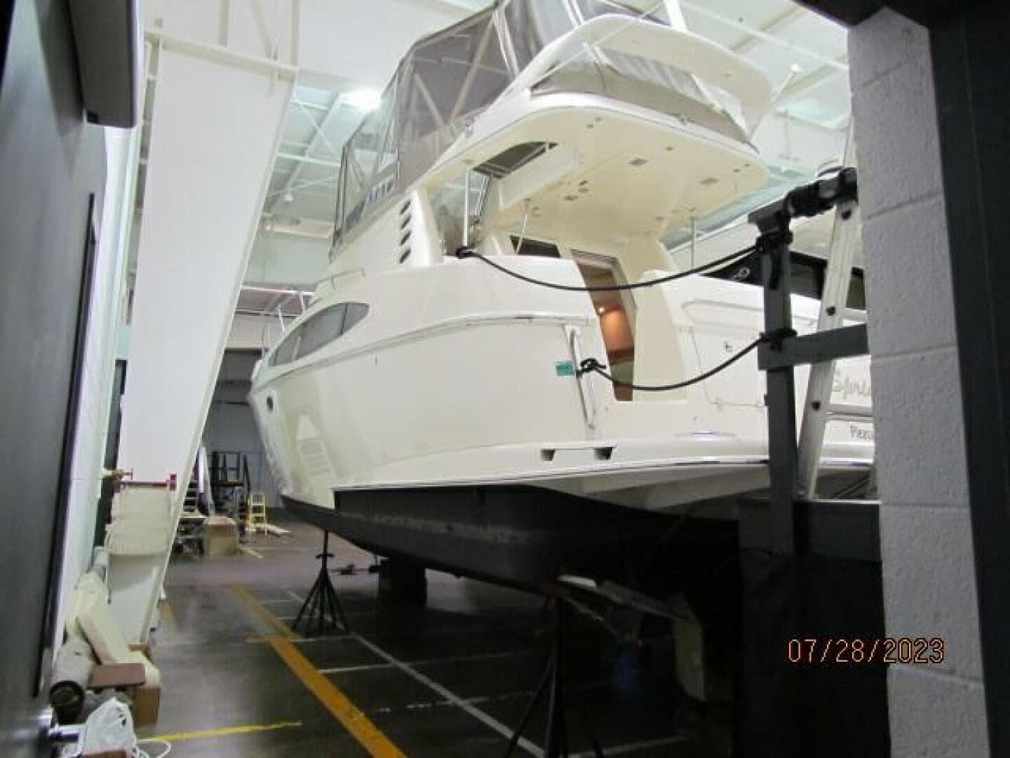 2001 Regal 3780 Commodore