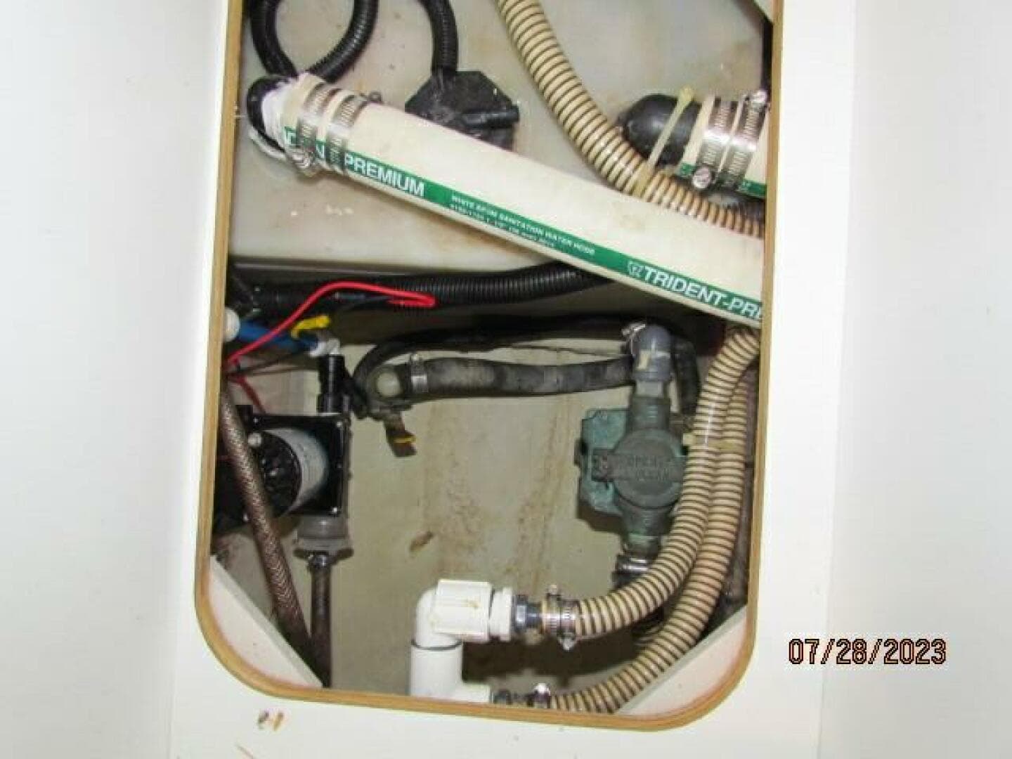 2001 Regal 3780 Commodore