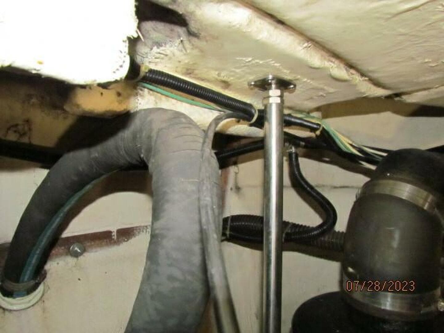 2001 Regal 3780 Commodore