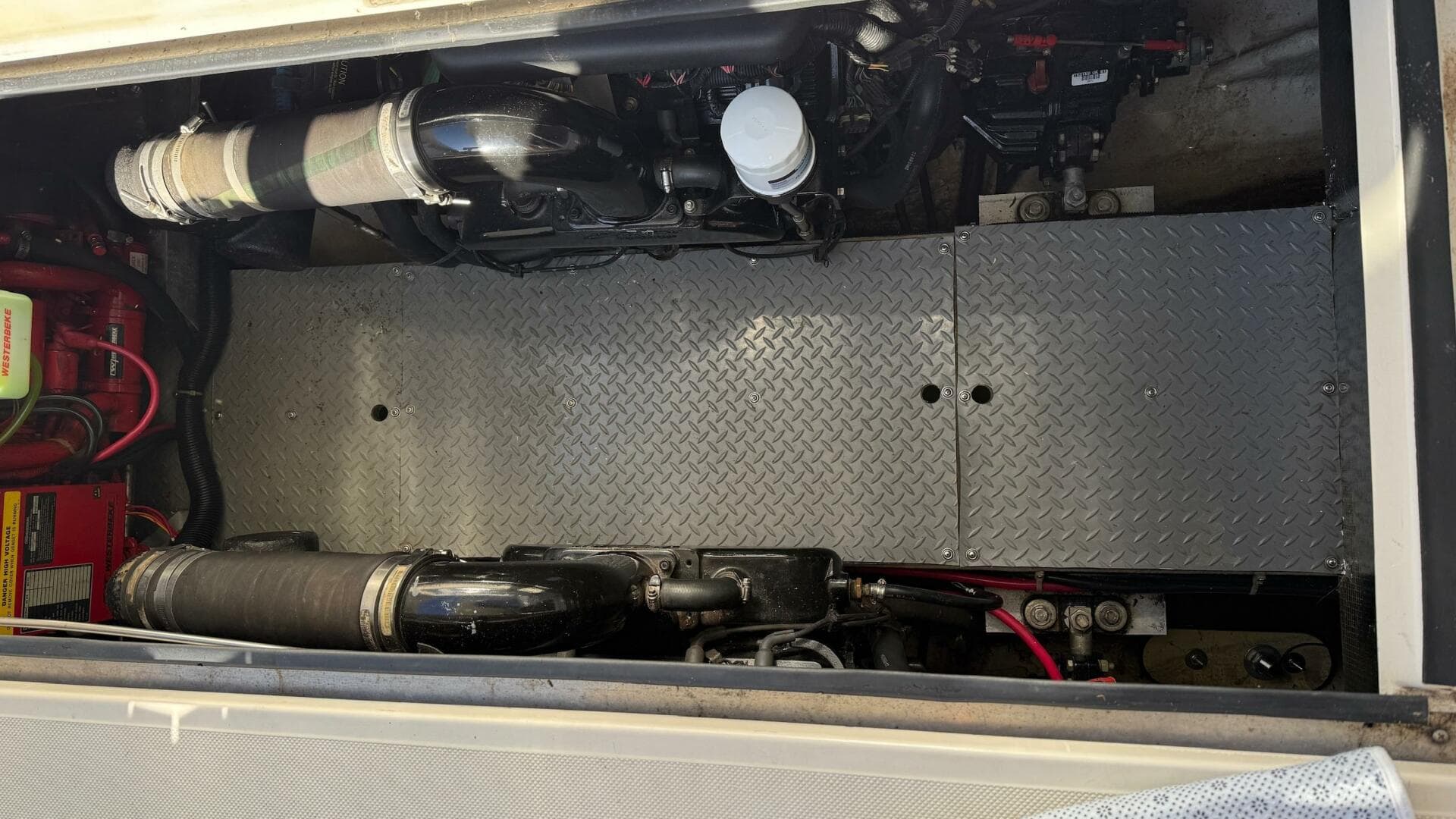 2001 Regal 3780 Commodore