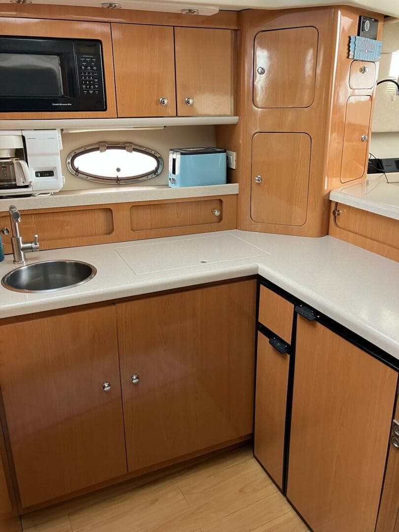 2001 Regal 3780 Commodore